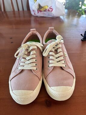 Cariuma Pink Canvas Low-Top Sneakers with Cream Laces